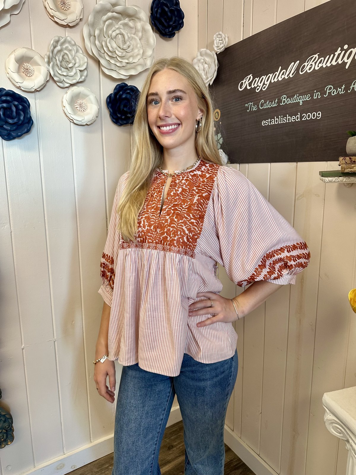 Model wearing the Jessa Top, a trendy boutique top from Raggdoll Boutique, perfect for summer outfits in Texas.