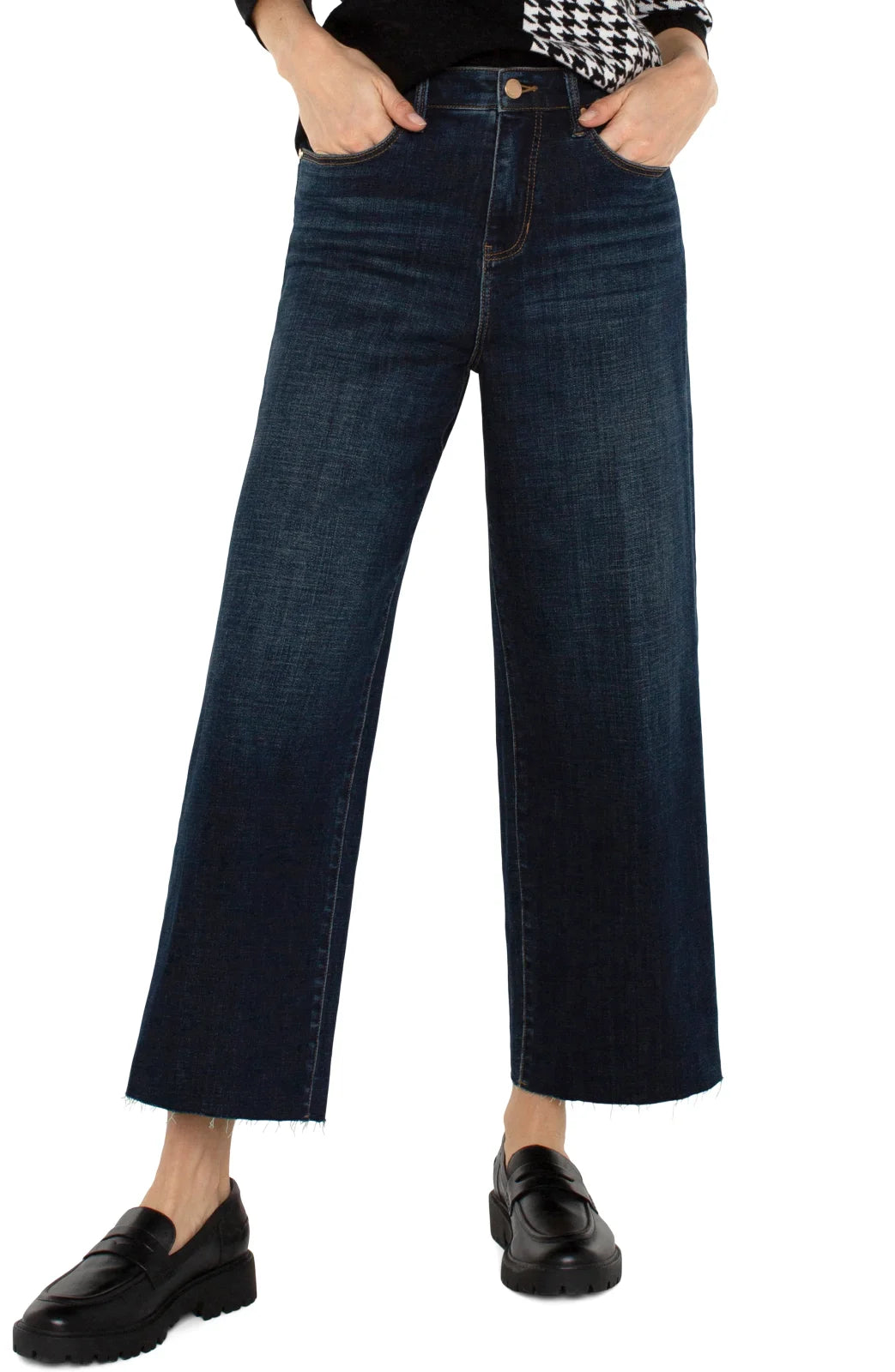 Stylish Liverpool Stride Hi-Rise jeans, 26" inseam, perfect for coastal boutique clothing and curvy plus size fashion.
