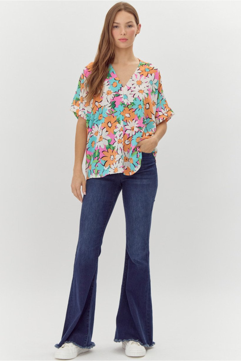 PINK MIX TOP (SOLID FLOWER PRINT) floral boxy top with V-neckline, perfect for summer outfits Texas.