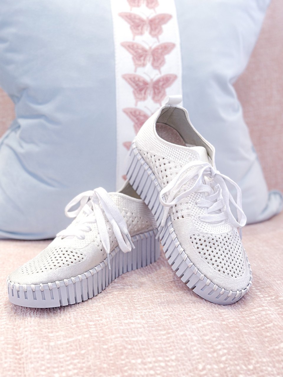 Stylish white lace-up Ilse Jacobsen shoes with embroidered look, perfect for coastal boutique clothing and tropical vacation dresses.