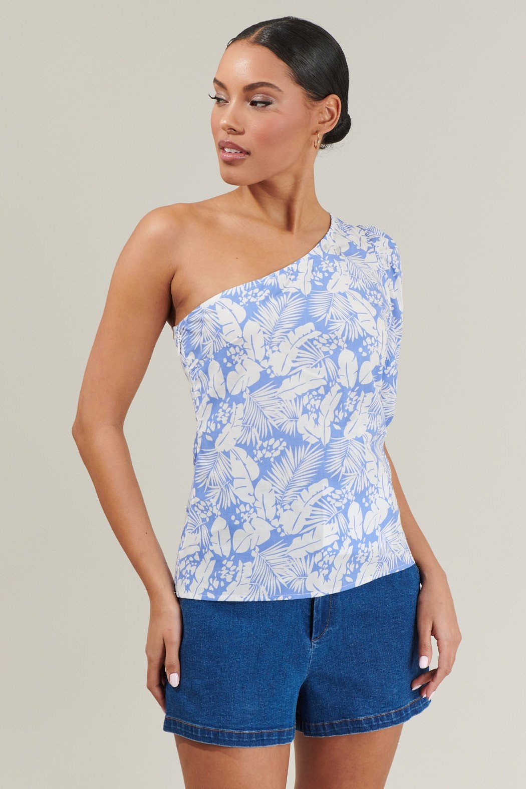 Monique Top from Raggdoll Boutique, trendy coastal style, perfect summer outfit for vacation wardrobe at boutique.