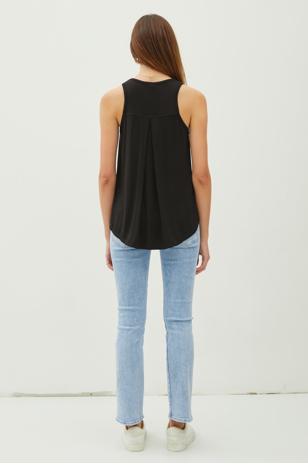 BLACK FLOWY TANK TOP in black worn with light blue jeans, showcasing trendy coastal style from Raggdoll Boutique.