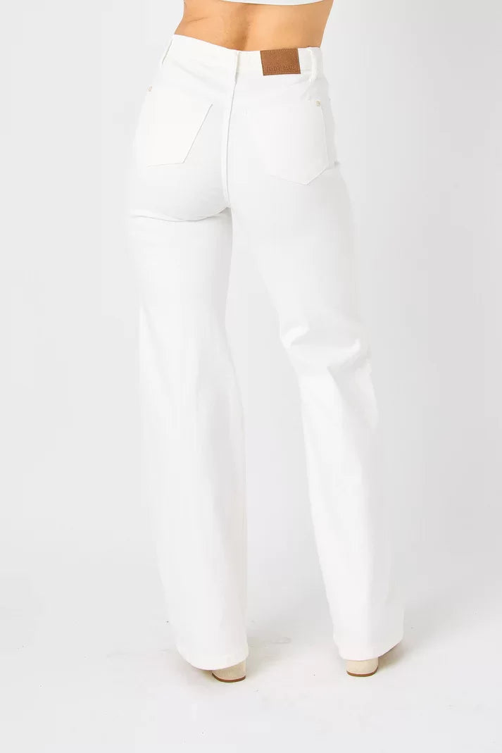 JUDY BLUE HW BRAIDED WHITE JEAN-WIDE LEG showcasing trendy coastal style at Raggdoll Boutique in Port Aransas.