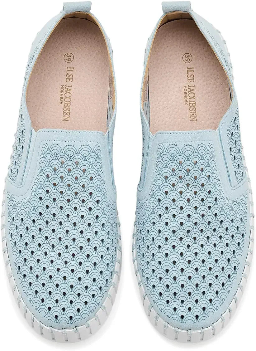 Ash Blue Platform Tulips By Ilse Jacobsen 141 603a