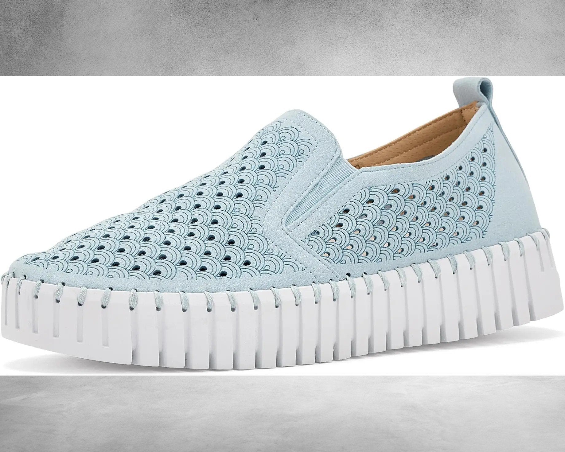 Ash Blue Platform Tulips By Ilse Jacobsen 141 603a