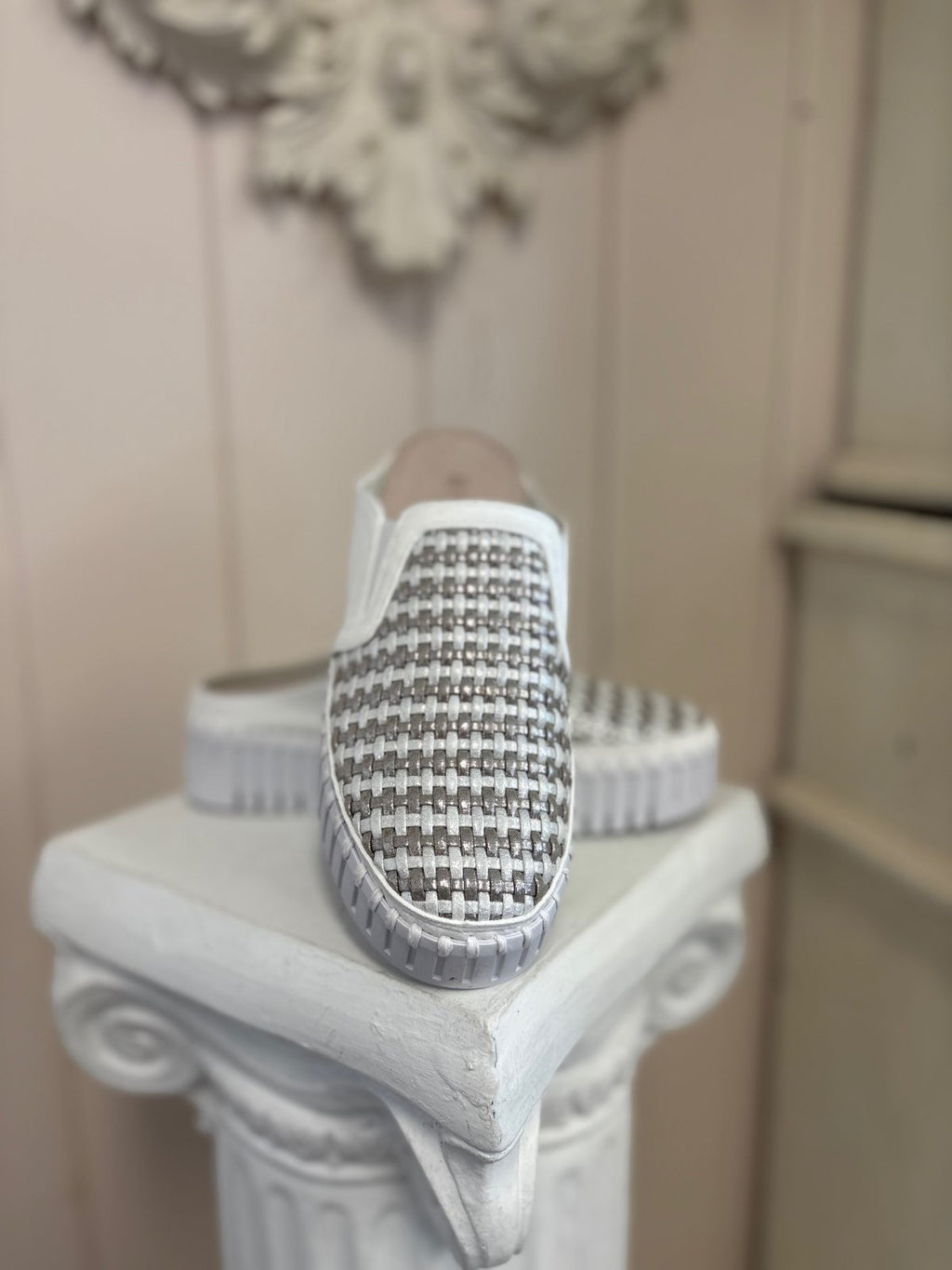 White/Silver Wedge Slip-on Tulip