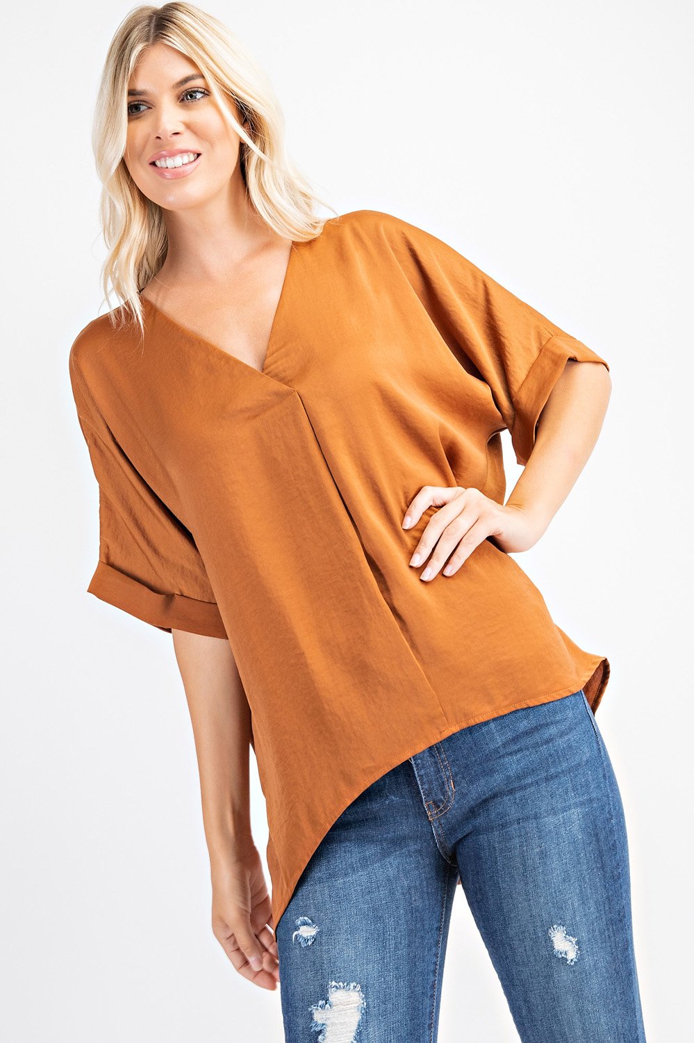 Stylish model wearing a CAMEL HI-LOW TOP from Raggdoll Boutique, perfect for summer outfits in Port Aransas.