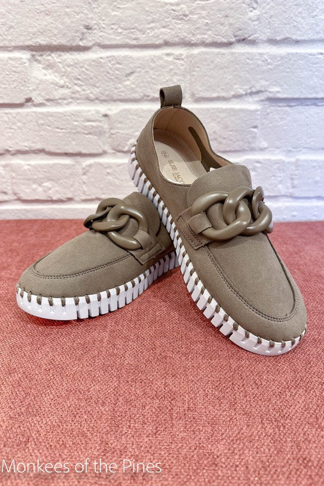FALCON CHAIN LOAFER TULIPS by ILSE JACOBSEN in Falcon color with white sole, perfect for trendy coastal style.