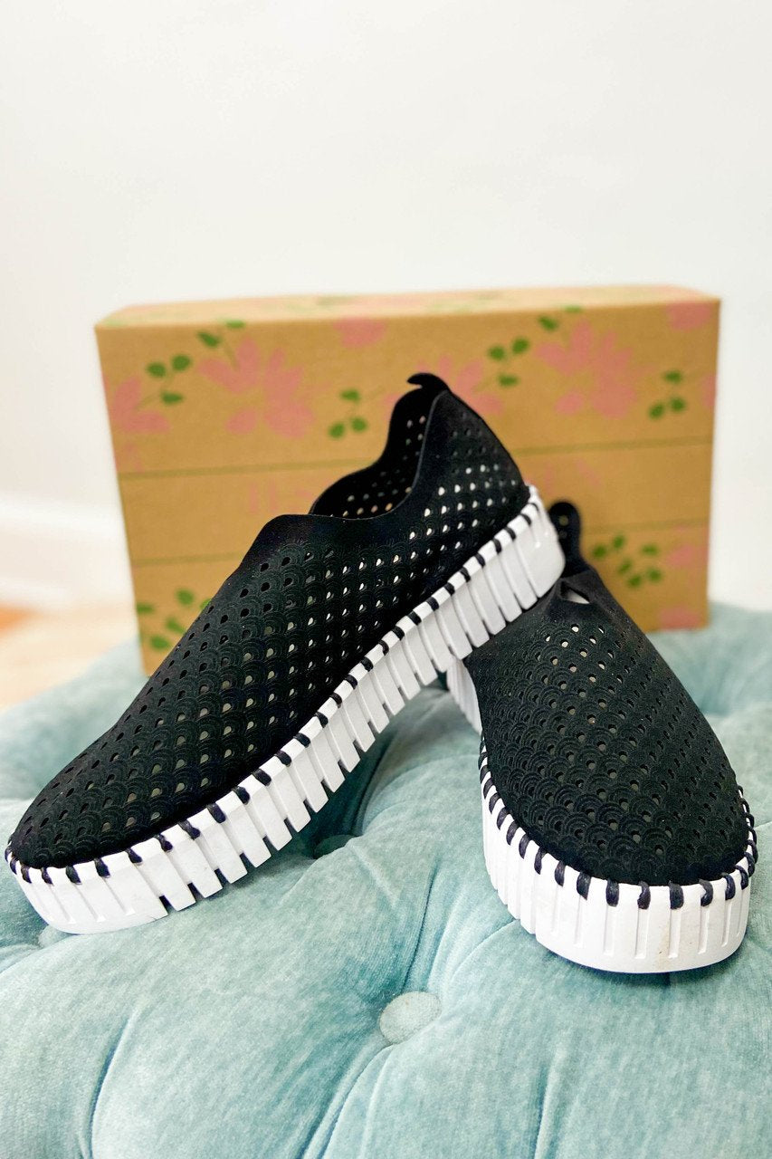 BLACK PLATFORM TULIPS by ILSE JACOBSEN 3373 stylish black shoes from Raggdoll Boutique, perfect for summer outfits Texas.