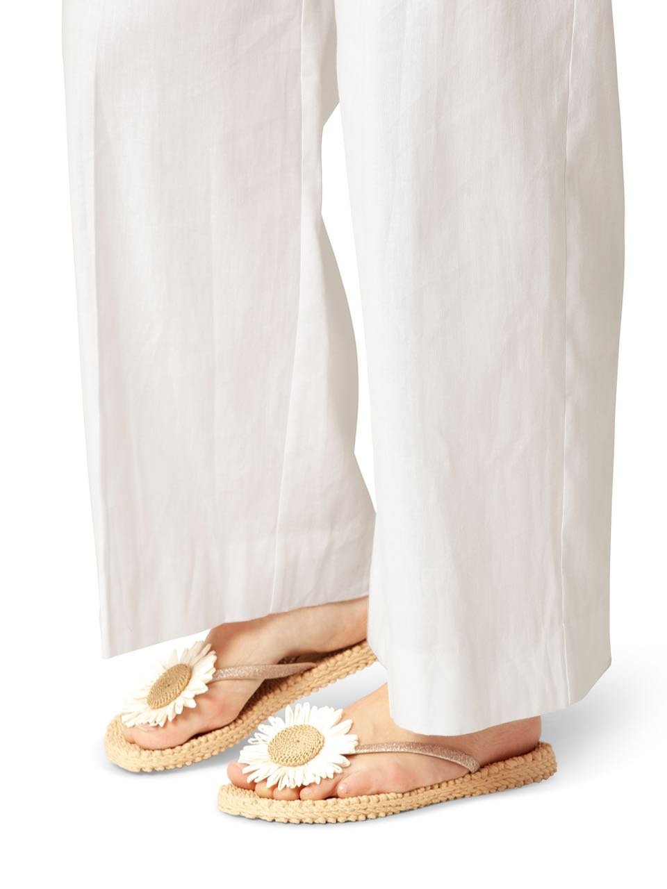 Cheerful Flip-Flop w/ Flower by Ilse Jacobsen-Creme 120A
