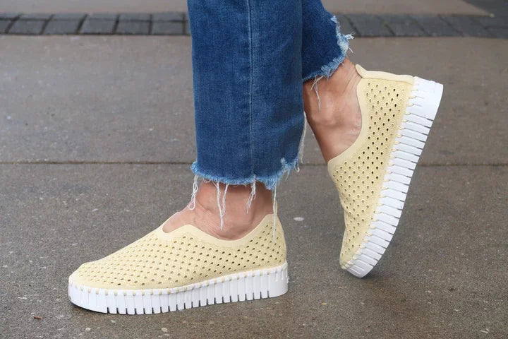 DOUBLE CREAM PLATFORM TULIP by ISLE JACOBSEN 3373 - trendy coastal style from Raggdoll Boutique.