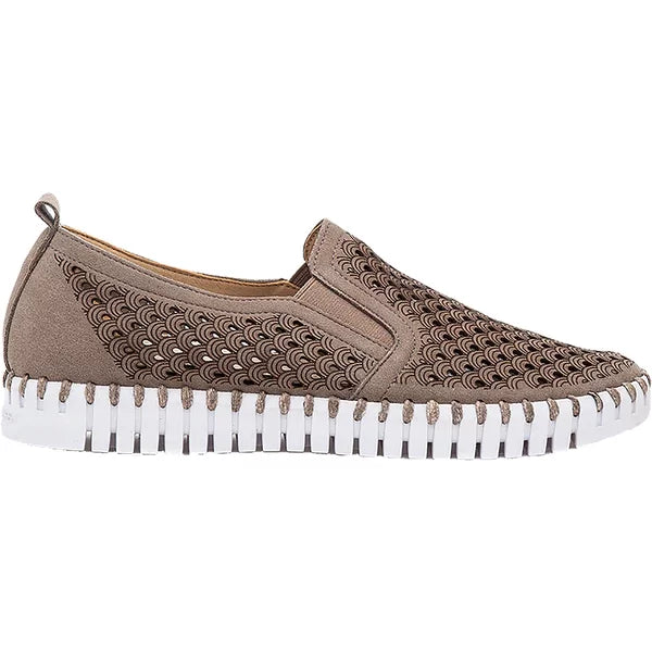 FALCON TULIPS by ILSE JACOBSEN 140, stylish slip-on footwear from Raggdoll Boutique, perfect for summer outfits Texas.