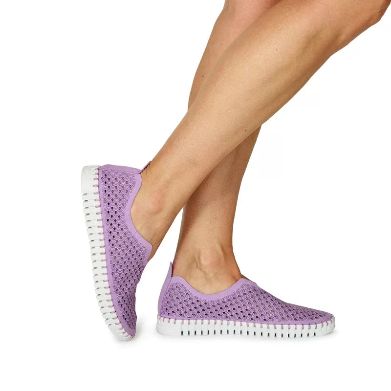 FROSTING TULIPS by ILSE JACOBSEN 139 in lavender color, perfect for trendy coastal style and summer outfits Texas.