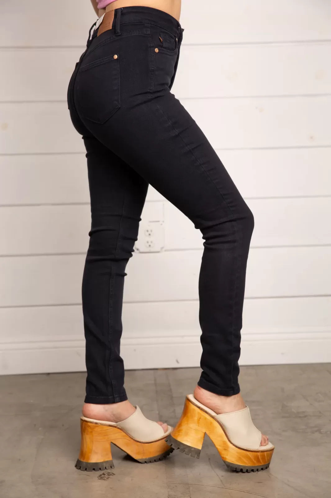 JUDY BLUE HW TUMMY CONTROL SKINNY-NAVY paired with trendy shoes from Raggdoll Boutique.