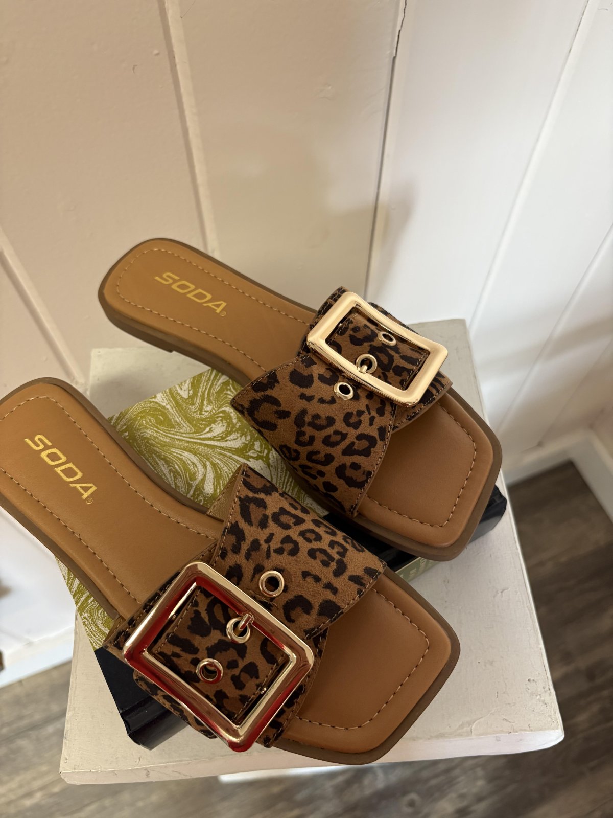 Leo Sandal