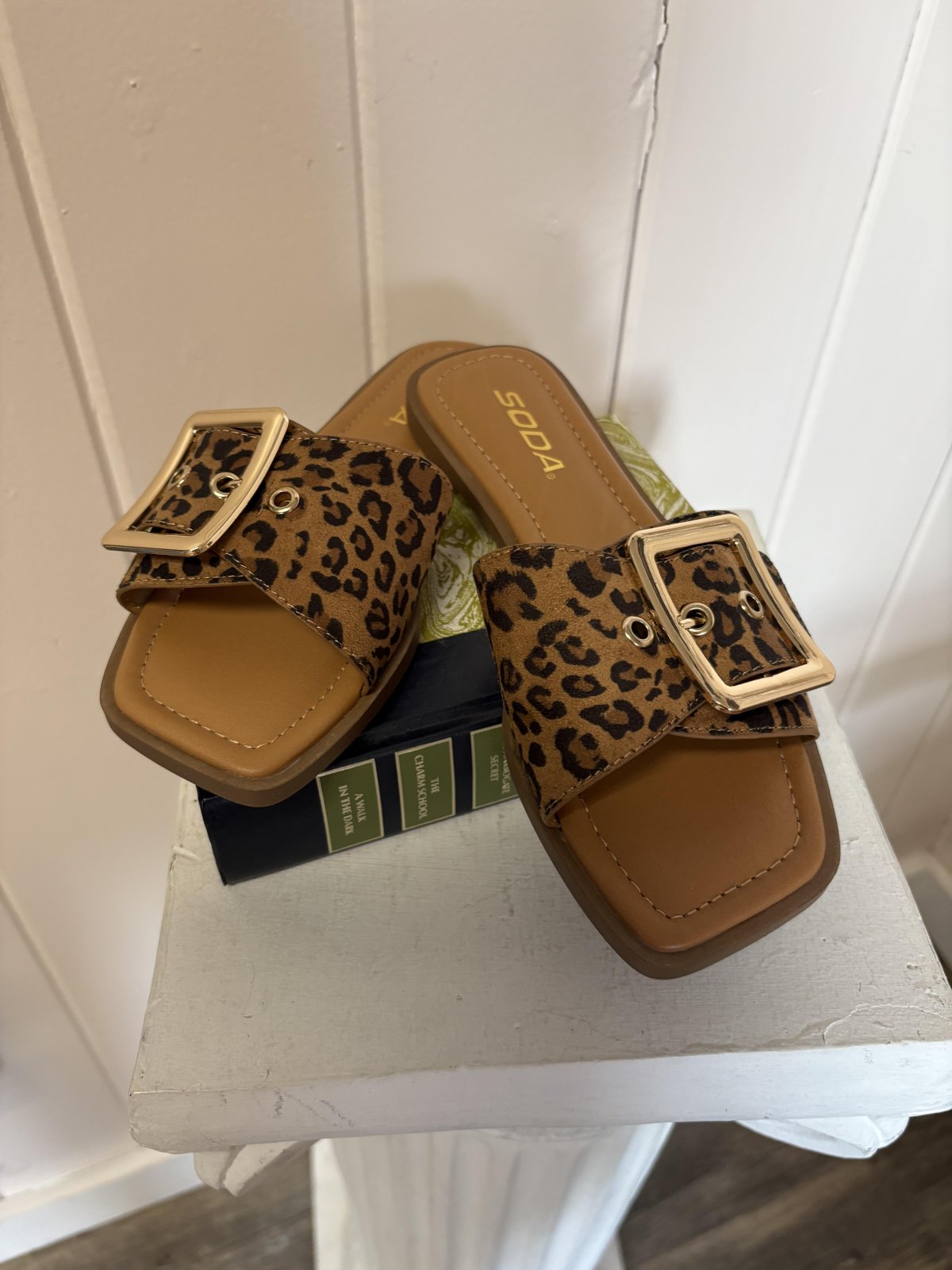 Leo Sandal