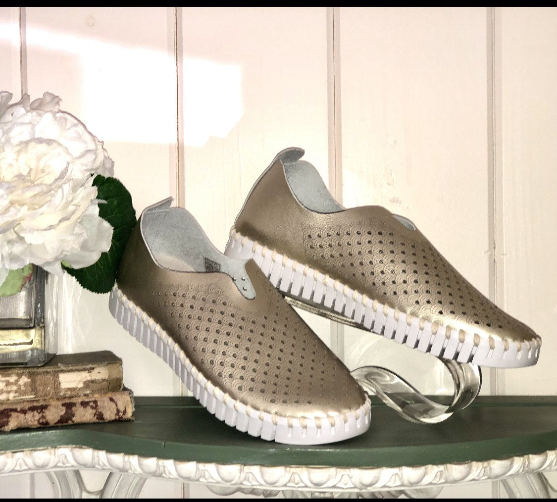 PLATIN TULIPS by ILSE JACOBSEN trendy coastal style shoes from Raggdoll Boutique, perfect for summer outfits Texas.
