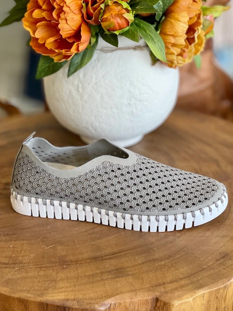 ATMOSPHERE TULIPS by ILSE JACOBSEN 139 slip-on shoes displayed with floral decor on table.