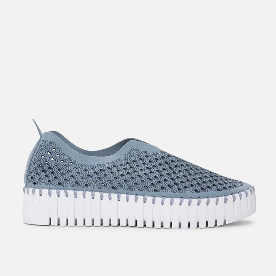 BLUE CLOUD PLATFORM TULIPS by ILSE JACOBSEN 3373, stylish blue slip-on shoes for summer outfits Texas.