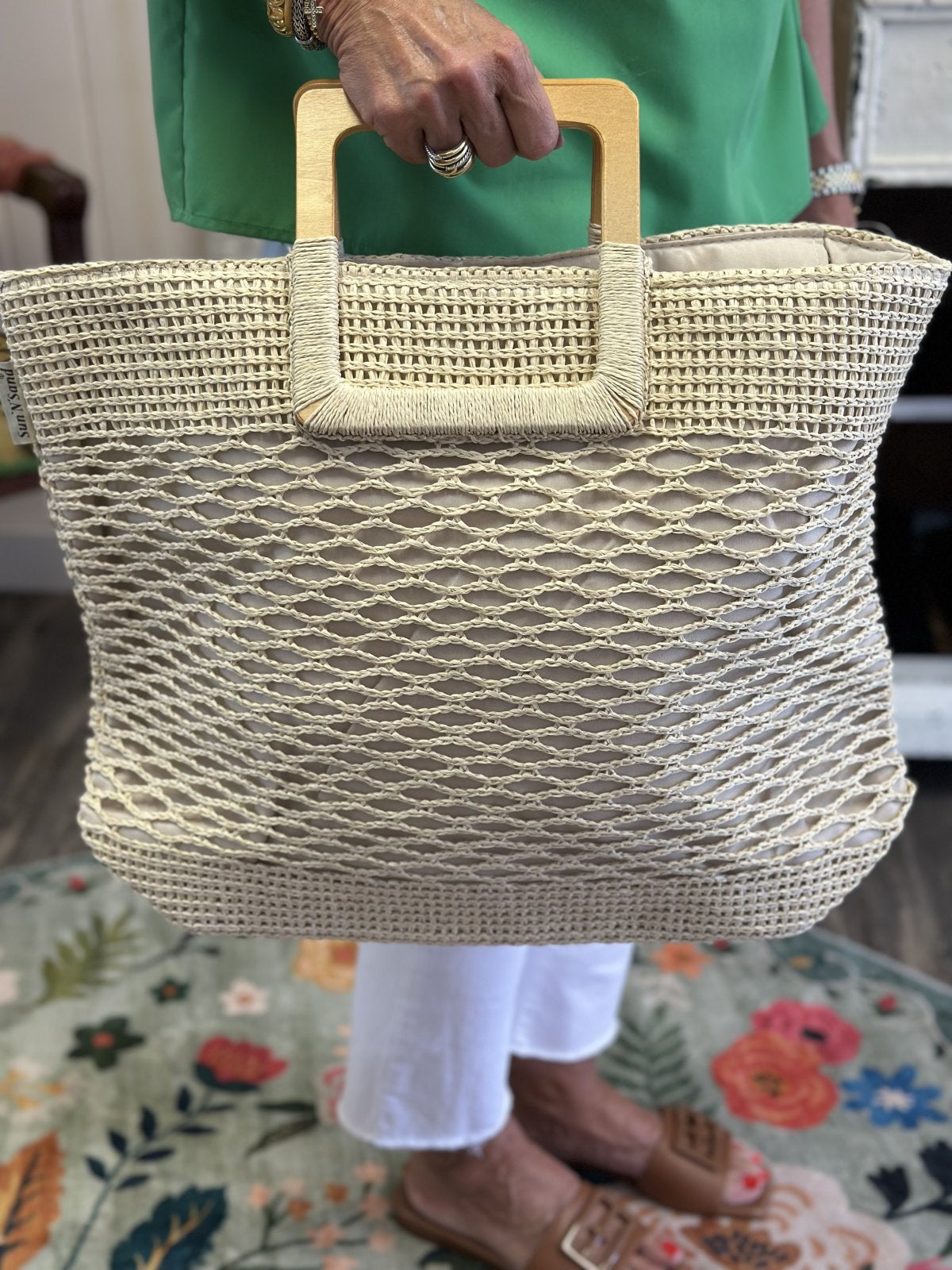 TOTES 2B stylish coastal tote bag from Raggdoll Boutique, perfect for summer outfits Texas and vacation wardrobe boutique.