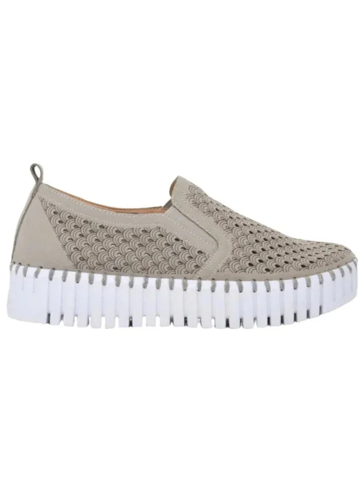 Ilse Jacobsen slip-on shoes featuring breathable design, ideal for coastal boutique clothing and stylish tops for women.