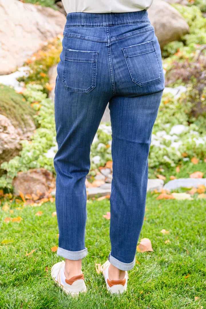 JUDY BLUE JOGGER showcasing a lightweight stretchy denim with a hi-rise waist, styled in a coastal fashion setting.