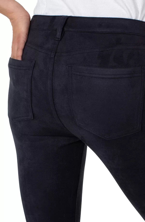 MADONNA SKINNY LIVERPOOL PEPPER JEAN showcasing stylish back pockets, perfect for trendy coastal style at Raggdoll Boutique.