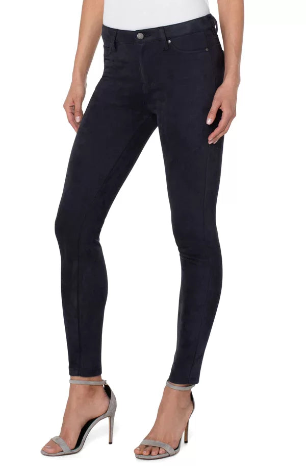 MADONNA SKINNY LIVERPOOL PEPPER JEAN showcased on a model, perfect for trendy coastal style from Raggdoll Boutique.