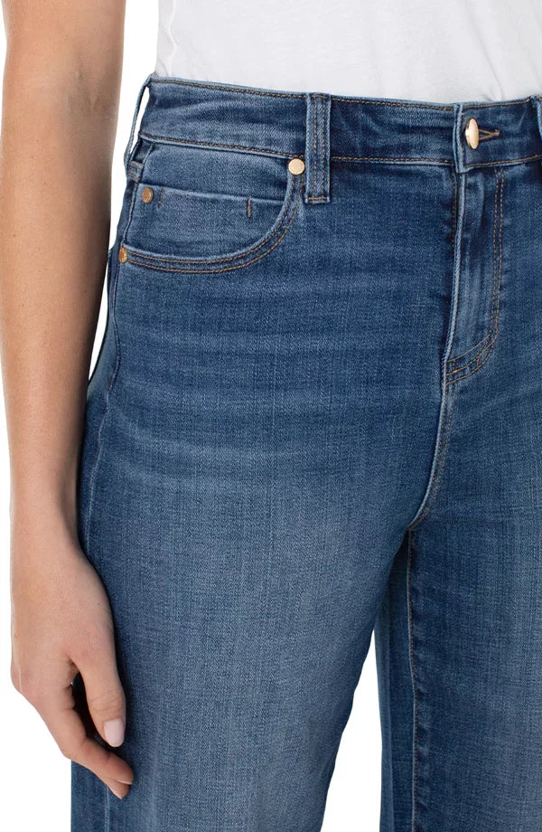 LP Stride Hi-Rise Crop Wide Leg Jeans at Raggdoll Boutique, perfect for trendy coastal style and summer outfits Texas.