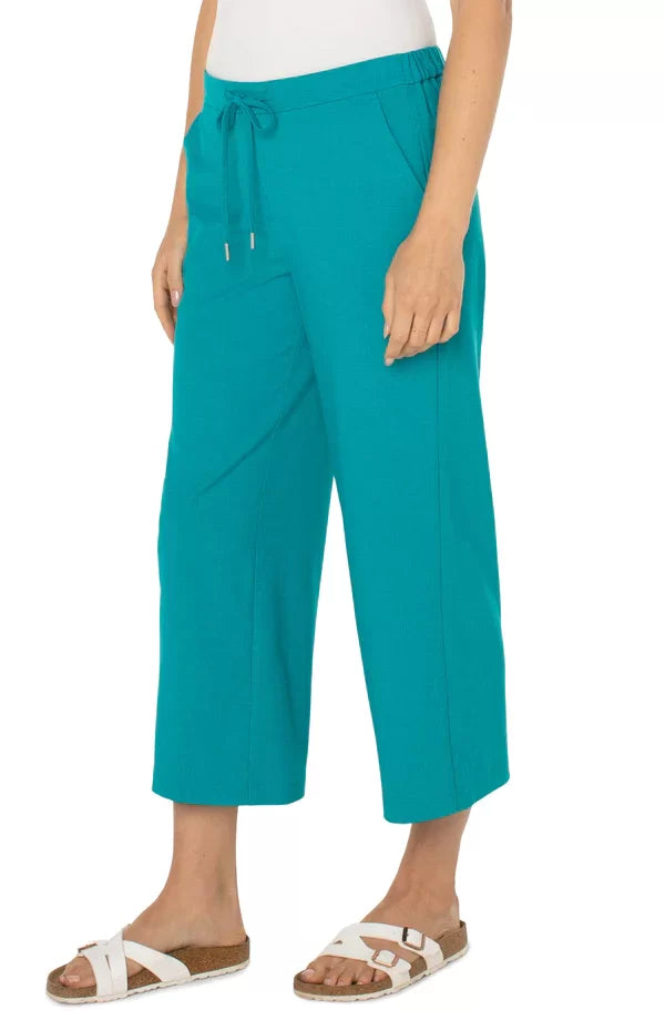 LIVERPOOL LAKE BLUE CROP TROUSER model wearing trendy coastal style pants for summer outfits Texas