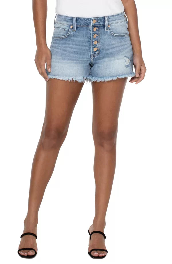 LIVERPOOL CHRISTINE HI-RISE A-LINE FRAY SHORT model wearing trendy coastal style summer outfit from Raggdoll Boutique.