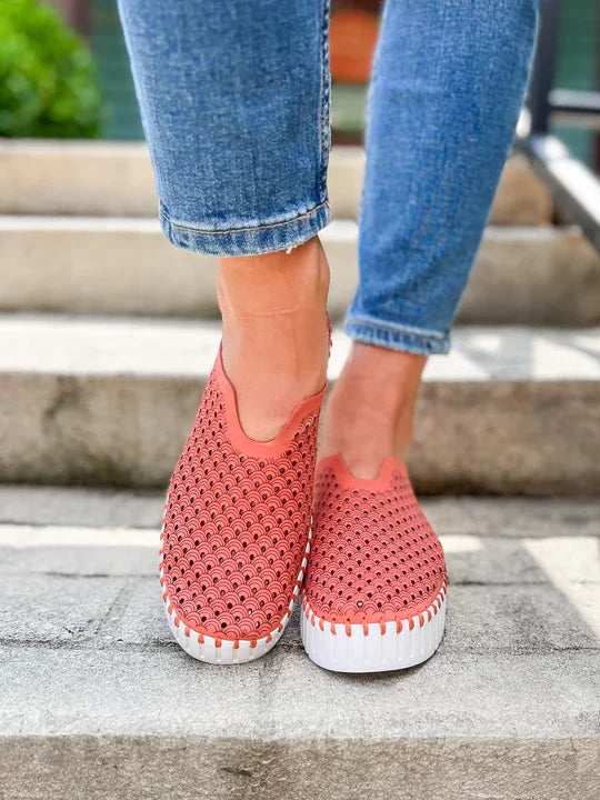 LIGHT BRICK PLATFORM TULIP by ISLE JACOBSEN 3373 styled with jeans at Raggdoll Boutique in Port Aransas.