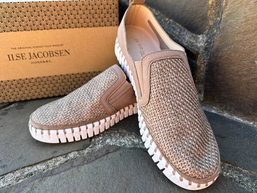 FALCON WOVEN TULIPS by ILSE JACOBSEN 3877 slip-on shoes displayed near the brand box, showcasing stylish woven design.