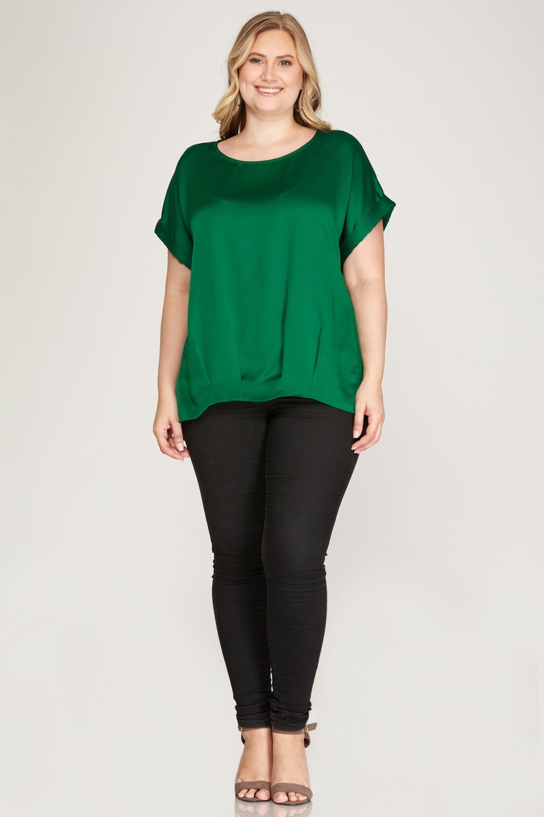 Model wearing a PLUS EMERALD GREEN HI-LO TOP paired with black skinny jeans, showcasing trendy coastal style.