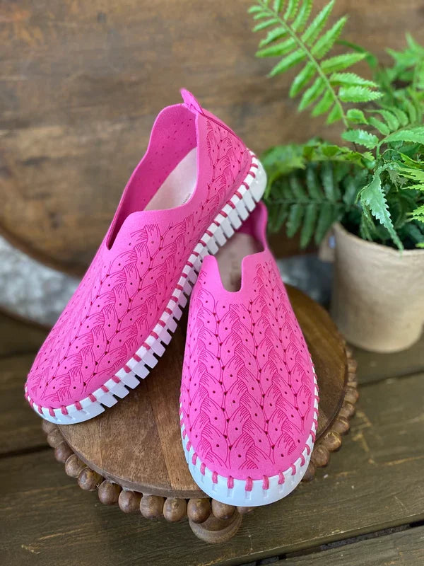 ROSE VIOLET FLATS by ILSE JACOBSEN 148-398A displayed on a wooden surface with greenery in the background.