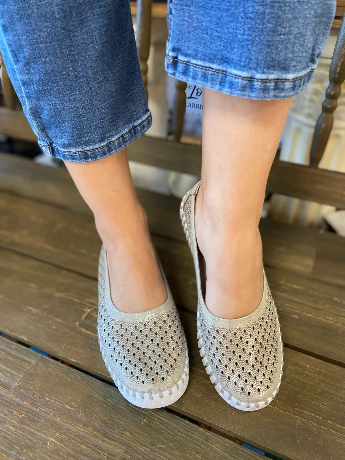 SILVER FLATS TULIPS by ILSE JACOBSEN U0026 worn with stylish denim, perfect for trendy coastal style and summer outfits Texas.
