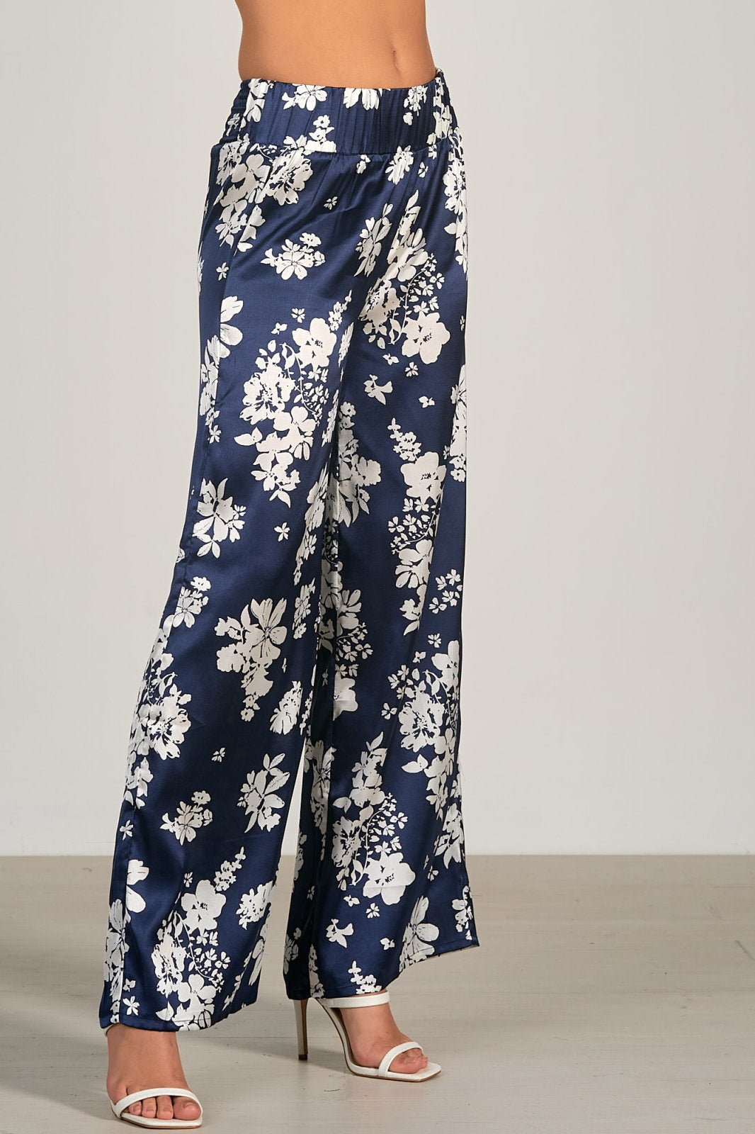 ELAN CAPRI PRINT NAVY PANTS paired with stylish sandals, ideal for a trendy coastal style from Raggdoll Boutique.