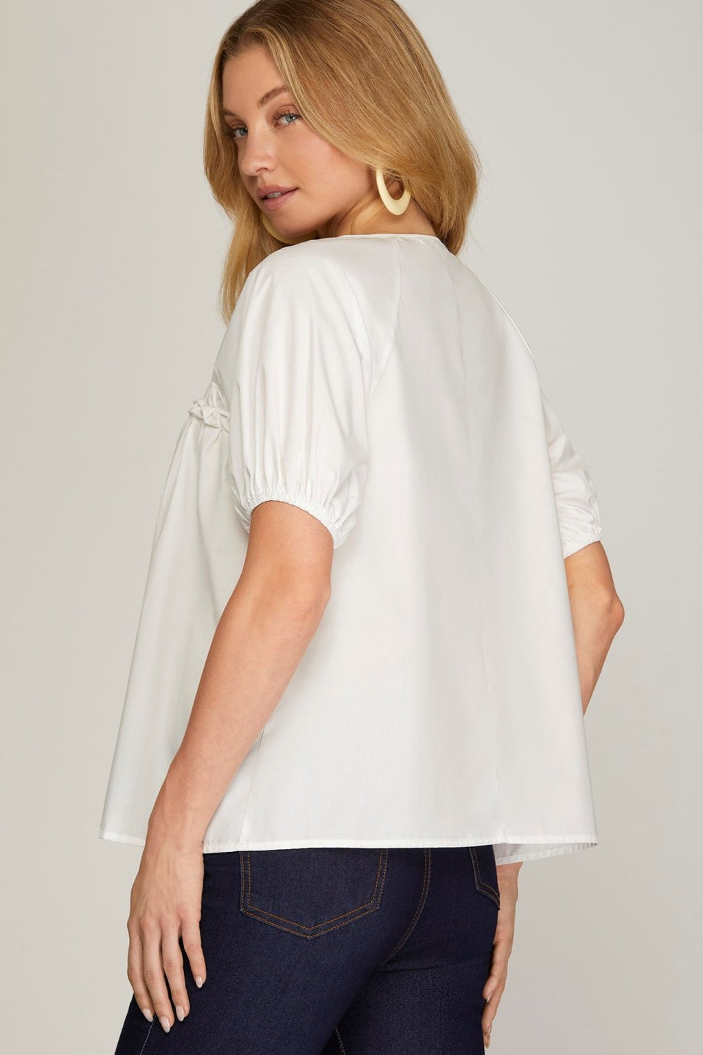 Stylish white textured poplin top ideal for coastal boutique clothing and curvy plus size fashion at Port Aransas boutique.
