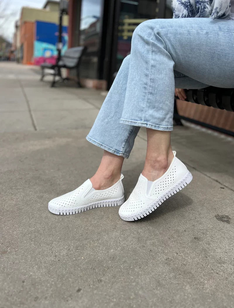 WHITE TULIPS by ILSE JACOBSEN 140, trendy slip-on shoes for summer outfits at Raggdoll Boutique.