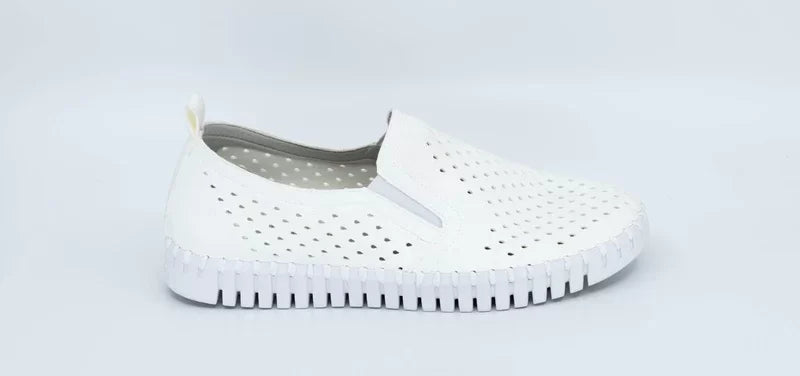 WHITE TULIPS by ILSE JACOBSEN 140 slip-on shoes with breathable design from Raggdoll Boutique, perfect for summer outfits Texas.