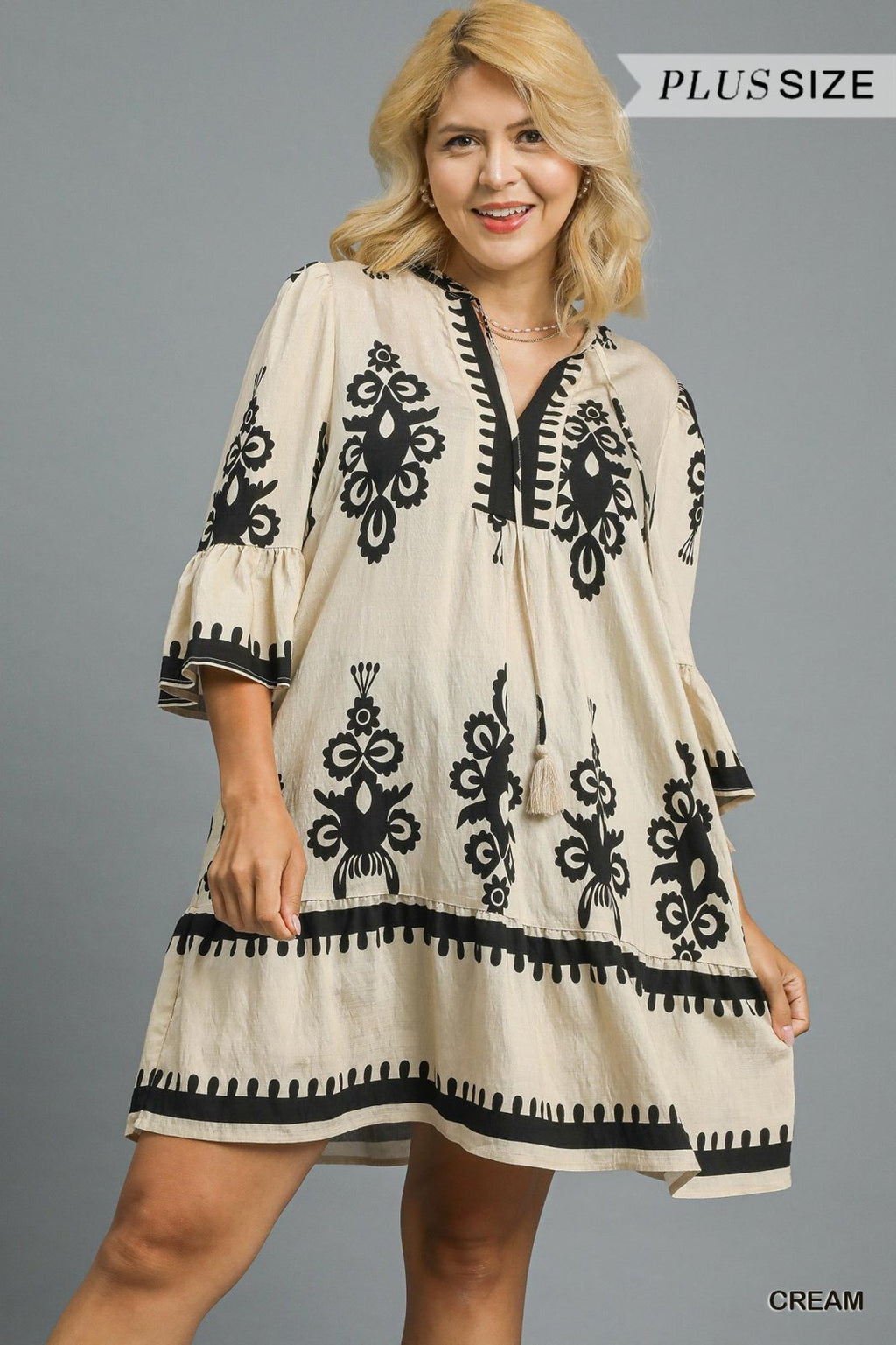 Chic cream plus size dress with black print, perfect for beach outings or tropical vacations. Ideal from a coastal boutique!