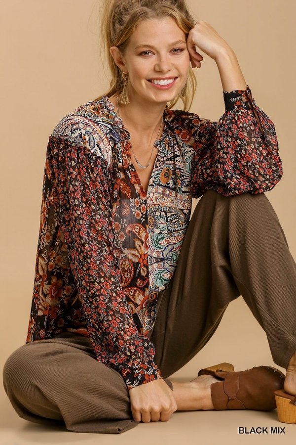 FLORAL BLACK MIX TOP styled for a trendy coastal look at Raggdoll Boutique in Port Aransas.