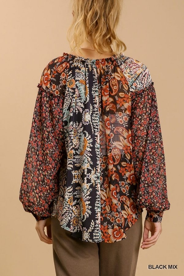FLORAL BLACK MIX TOP showcasing a trendy coastal style, perfect for summer outfits at Raggdoll Boutique.