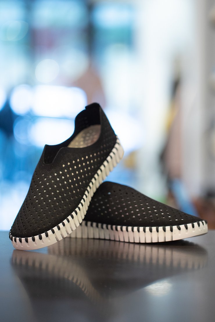 BLACK TULIPS by ILSE JACOBSEN 139 stylish black shoes available at Raggdoll Boutique, perfect for summer outfits in Port Aransas.