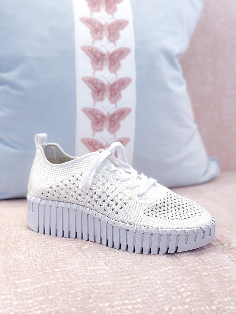 White lace-up tulip sneakers by Ilse Jacobsen, perfect for coastal boutique clothing and stylish women's fashion.