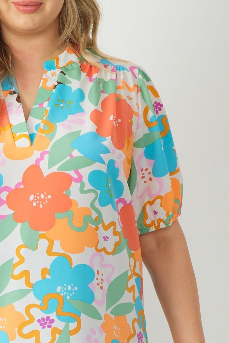 PLUS ENTRO MULTI-TOP features vibrant floral print, perfect for summer outfits Texas at Raggdoll Boutique.