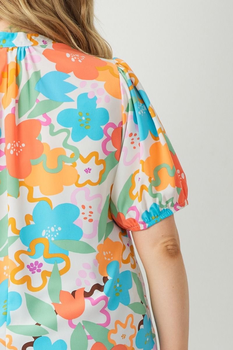 PLUS ENTRO MULTI-TOP showcasing vibrant floral design, perfect for summer outfits Texas at Raggdoll Boutique.