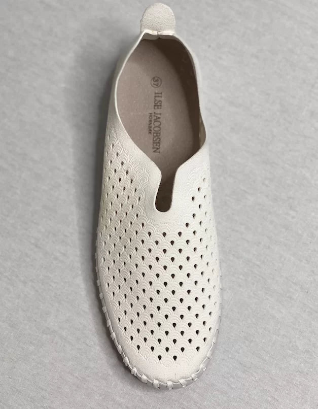 WHITE TULIPS by ILSE JACOBSEN 139 slip-on shoe from Raggdoll Boutique, perfect for trendy coastal style and summer outfits Texas.