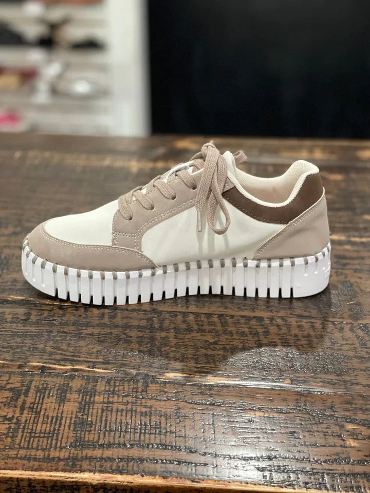 SNEAKERS-LACE UP TULIPS-LILY WHITE by ILSE JACOBSEN 4092 displayed on a wooden surface at Raggdoll Boutique.