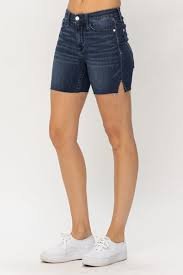 JUDY BLUE MR MID-RISE LENGTH CUT OFF SHORTS showcased in a trendy coastal style outfit from Raggdoll Boutique.